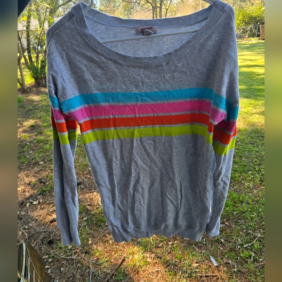 Arizona Womens Gray Striped Long Sleeves Round Neck Pullover Sweater Size M - Picture 1 of 3